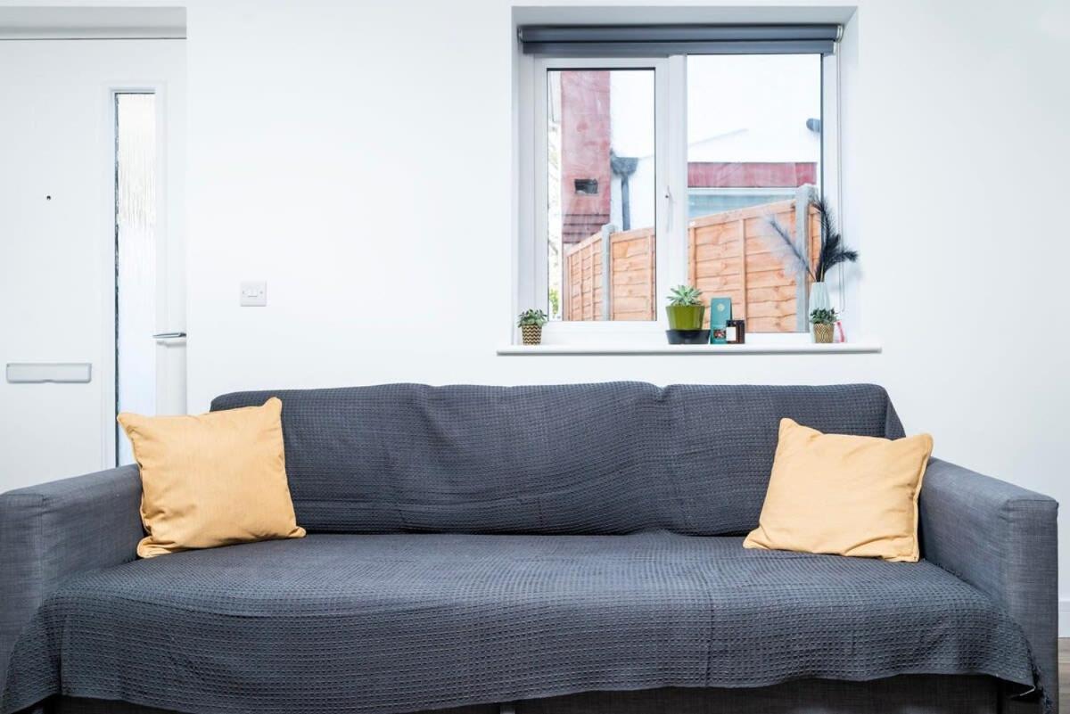 Apartmán Cozy Single Level Flat With Parking Enfield Exteriér fotografie